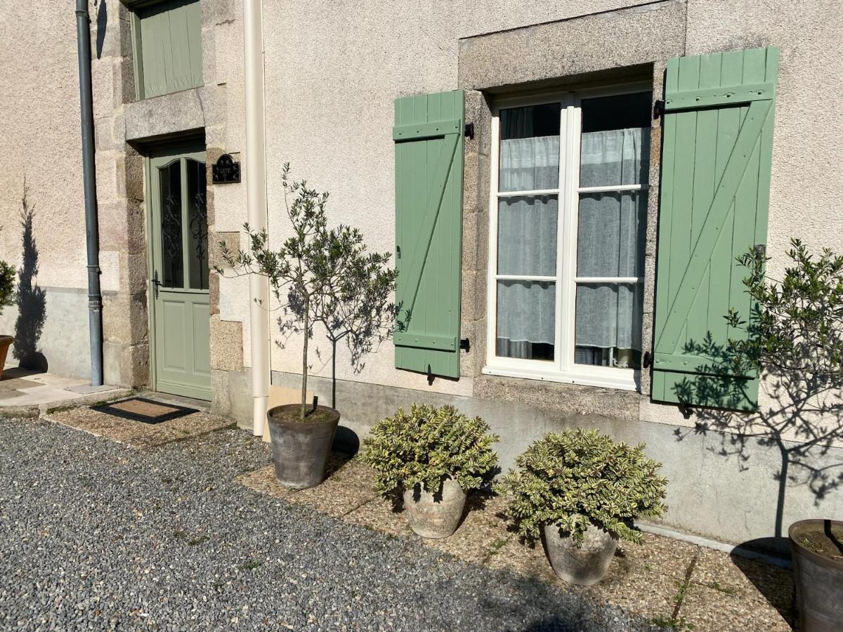 Maison Hirondelles Gites Mezieres-sur-Issoire エクステリア 写真